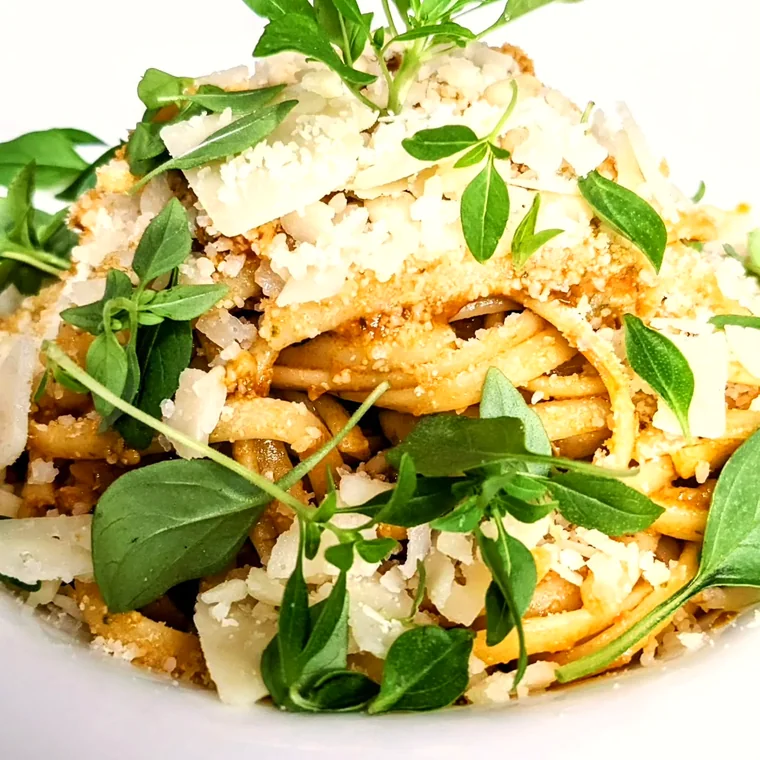 Une assiette dressée par la cuisine de La Table des Balmes